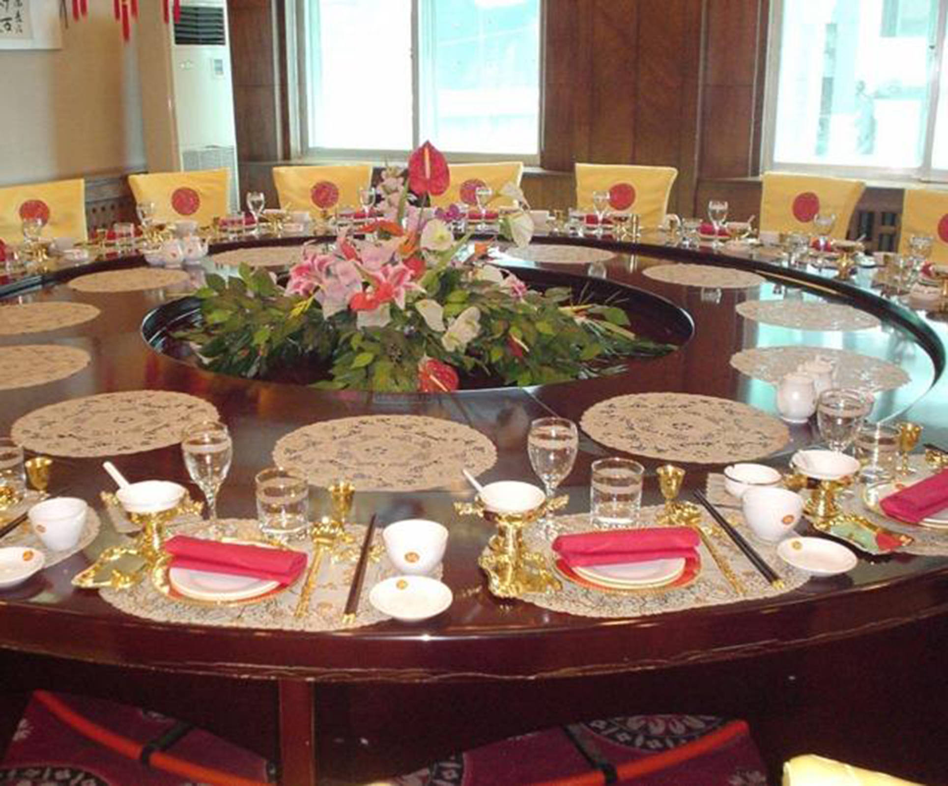 社交规则:有些评价你的话别人能说,你自己却不能说