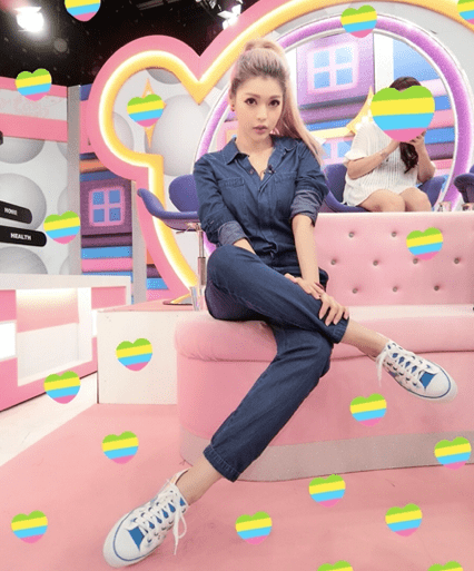 37岁"电眼名模"成功诞下儿子,老公身家超10亿大其10岁_殷琦