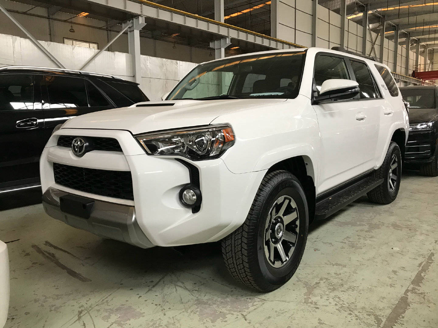 美版丰田霸道亮相6缸四驱预售39万新款丰田超霸真给力