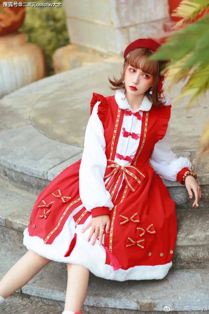 lolita美少女新年逛街,一位又帅又酷,一位好甜好可爱!