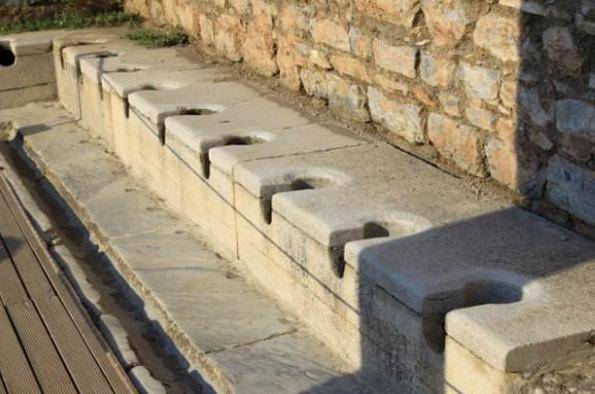 两千年以前的古罗马厕所，露天建造还要收取费用，成王权贵族象征