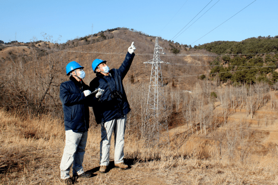国网平泉市供电公司: 大年三十跟着师傅去巡线