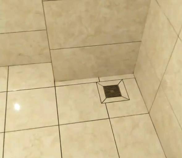 原创卫生间地漏一定不要这样安装,我家装错才知懊悔,实在是太坑了