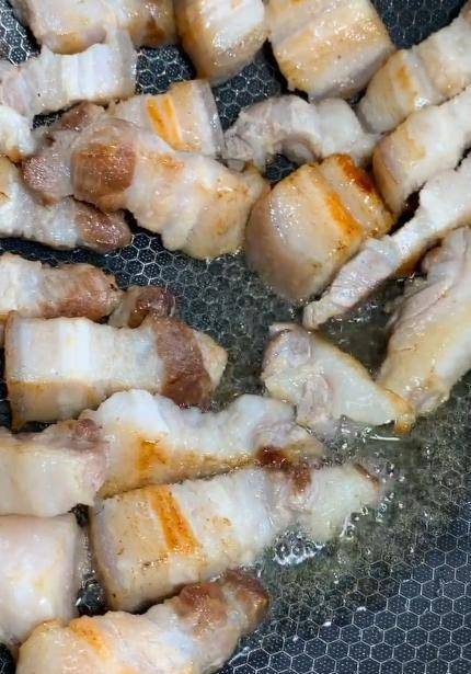 做红烧肉需要提前油炸吗 bcc47b11fdd24c019eaf84409e56c6b9.jpeg