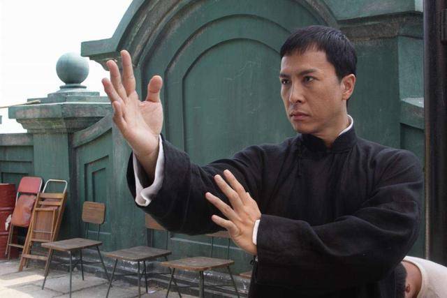 春晚亮点:终于见到吴京甄子丹“打架”,甄子丹笑场了