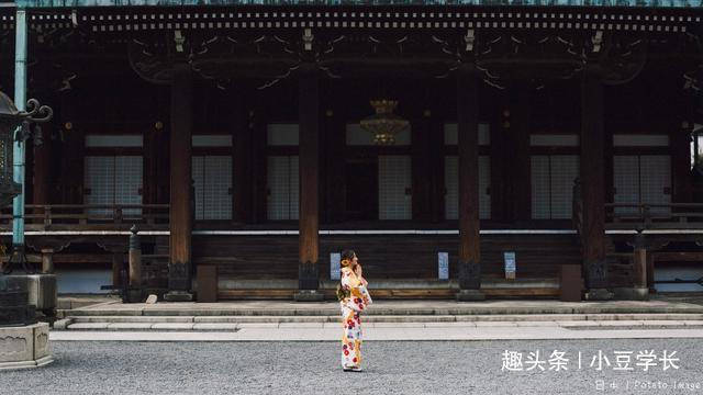 日本京都的街头，来一场和服邂逅，登清水寺俯瞰一座城