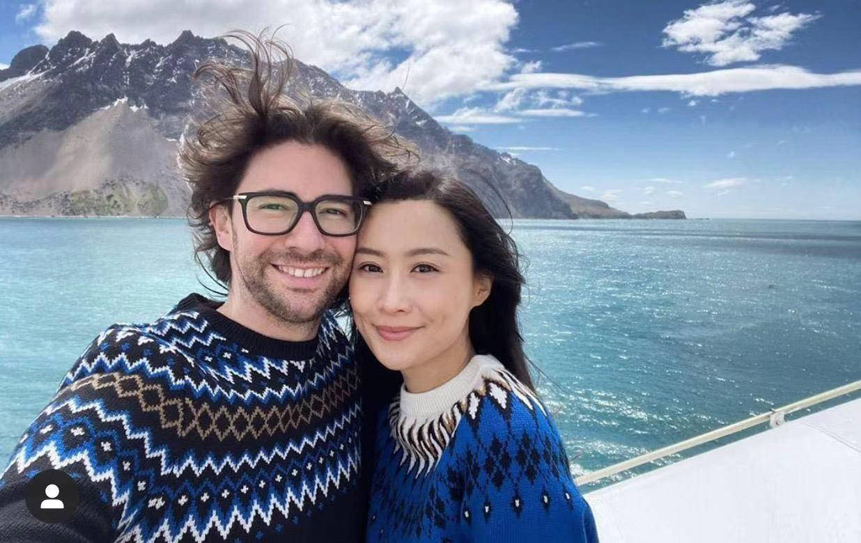 但实际上,和外国丈夫是陈法拉的第二次婚姻.