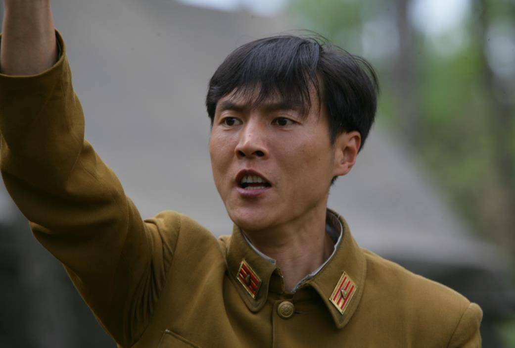 觉醒年代连续2天收视冠军央视黄金档加持于和伟成了大赢家