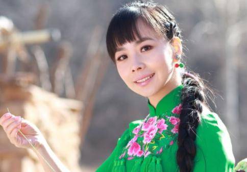国家一级演员,嫁15年"青梅竹马"感情0绯闻,今34岁生子很幸福