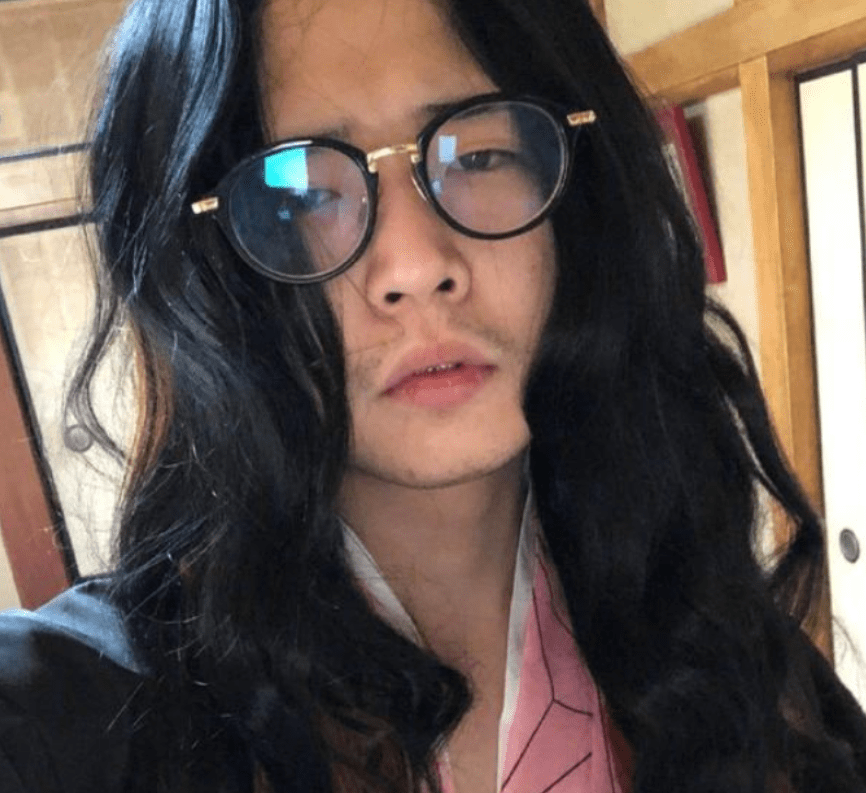 女装大佬逆生长,18岁像大叔,30岁成大美女,网友:求教学