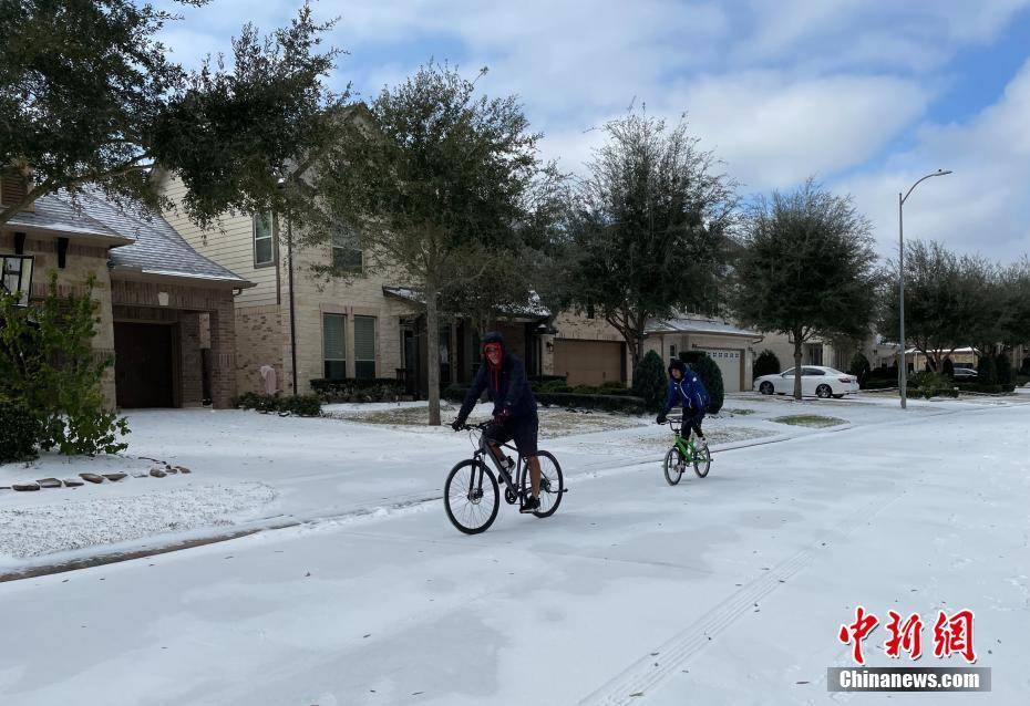 美国得克萨斯州休斯敦遭暴风雪袭击