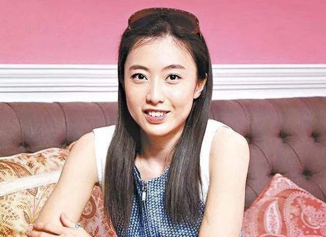 刘銮雄妻子甘比正式坐正华人置业行政总裁每年象征性收取10万元工资