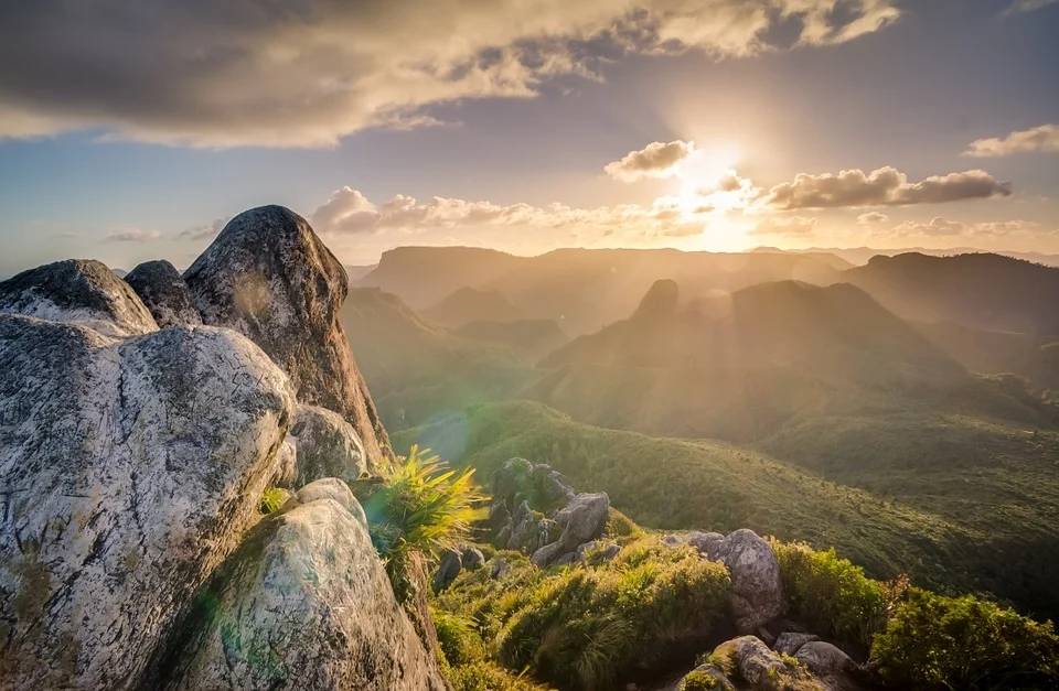 不宜远游的当下，我靠这四本知识与美景兼具的旅行书饱览世界风景