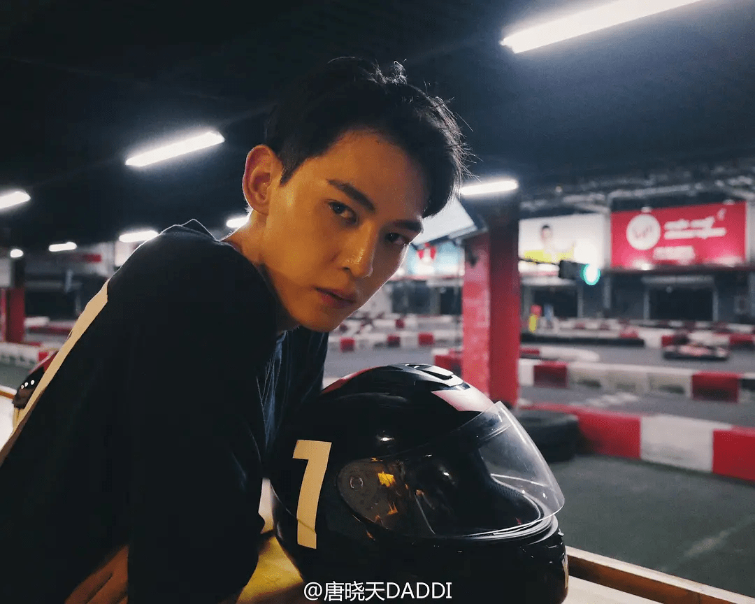 190cm长腿奶狗拍吻戏拍到吐:这也太羞耻了_唐晓天