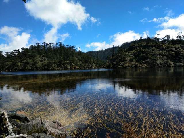 螺髻山，古老冰川的遗迹和温泉瀑布的相遇