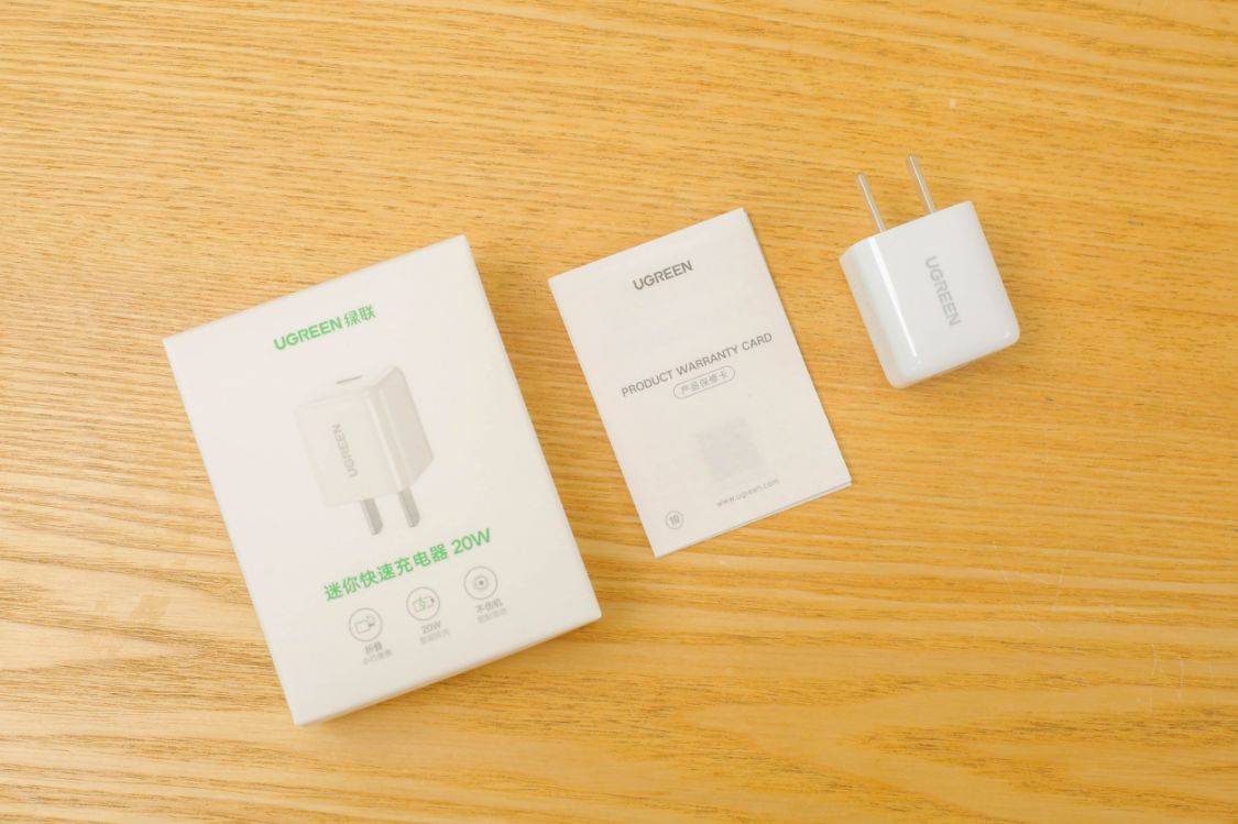 iPhone|充电器真的能够实现“体积小充电快”吗？绿联迷你20W充电头抢先开箱实测
