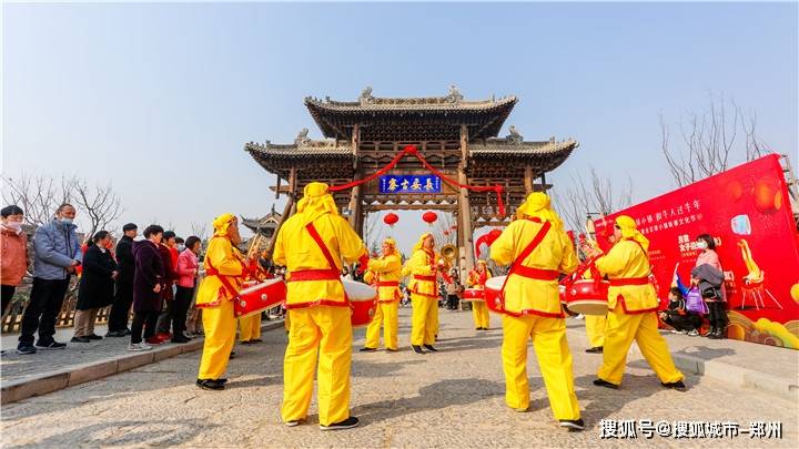 “牛”人过“牛”年，足球小镇迎新客流破纪录