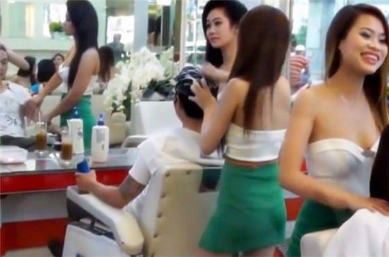 越南理发店一次100，为何男游客排长队也要理发？你媳妇看完秒懂