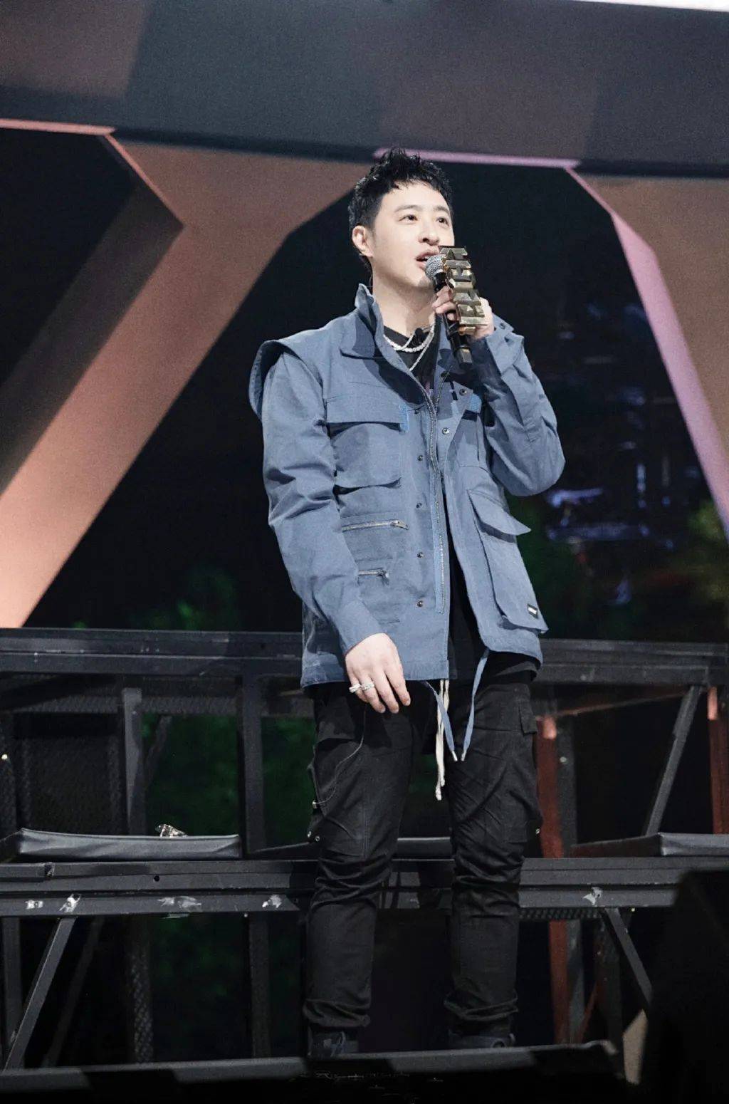 原创潘玮柏大衣帽衫潮流有范这些风格很抢眼他就喜欢这样穿