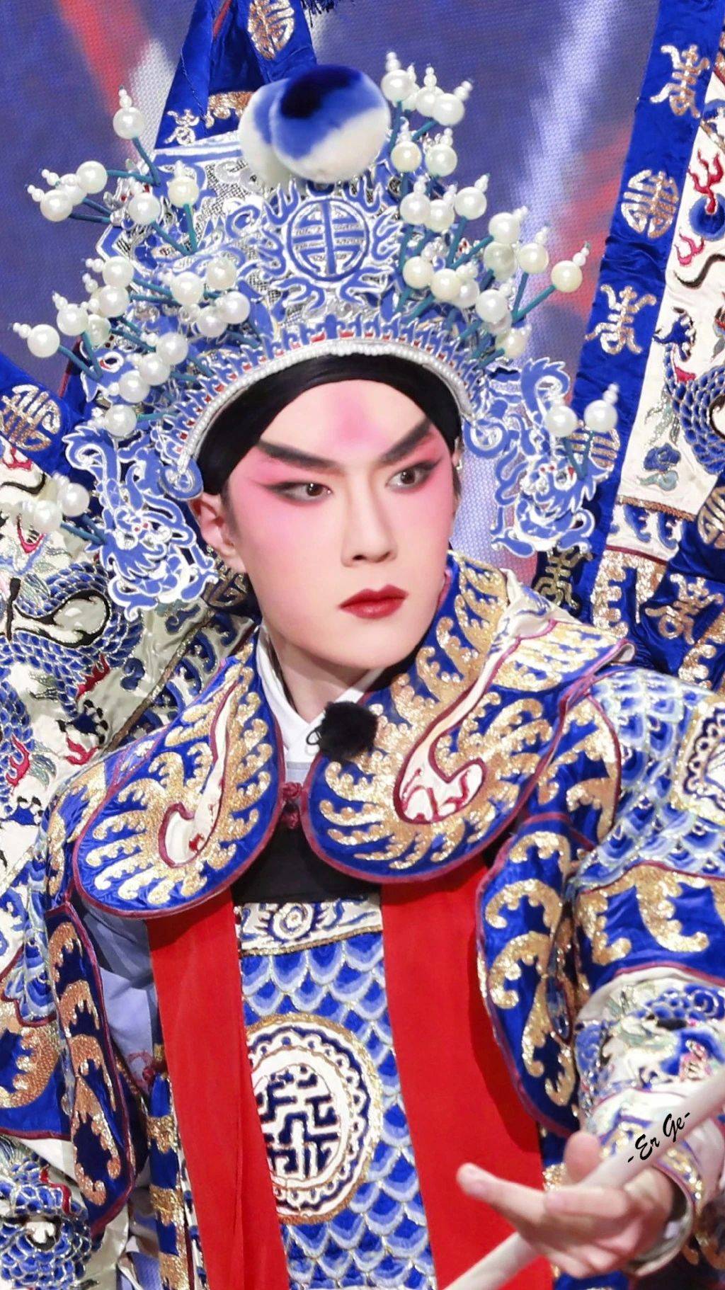 王一博京剧壁纸来一波,神秘的眼神绝美的侧颜,充满戏剧张力!_世界