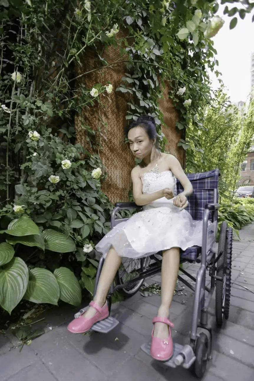 央视打call的残疾女孩:用一个脚趾开淘宝店,她的人生自己做主