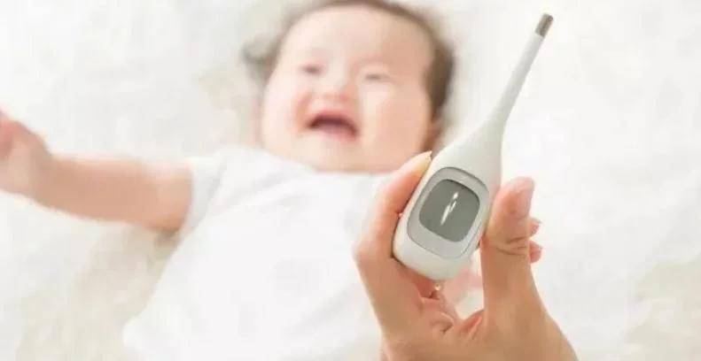 几个月的婴儿可以用手掰着脚 d30bc3afb3794927930472d9795adc0c.jpeg