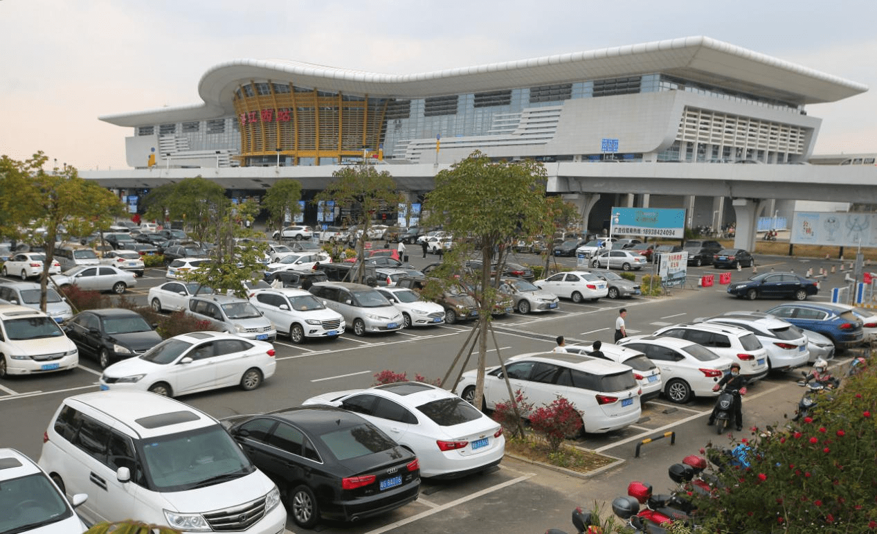 湛江西站:节后返程客流迎小高峰 春节黄金周发送旅客9.4万