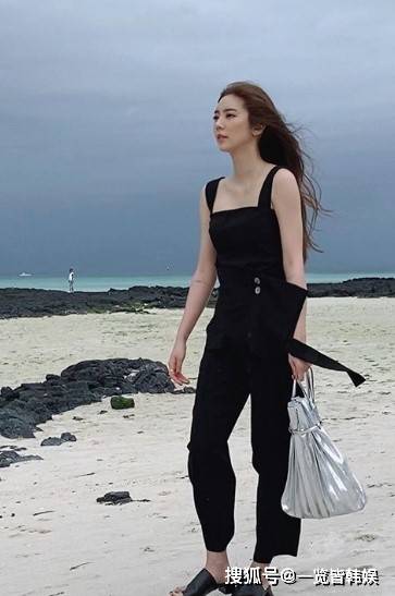 原创孙丹菲晒普拉提运动照逆天长腿惊呆李敏贞39岁身体柔软纤细