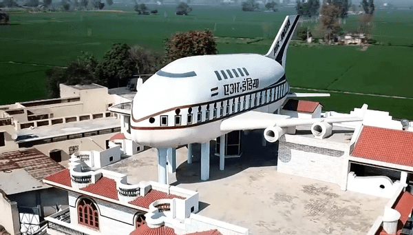 印度有一个土豪村：家家户户屋顶停着“私人飞机”，如今已成景点！
