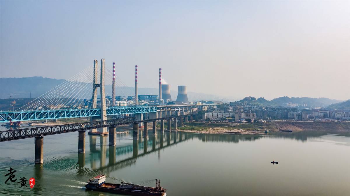 重庆这座桥是中国长江上第二座大桥,退役2年,如今成为网红景点