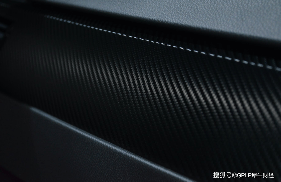 光威复材突变无实控人 兄弟股权持平背后隐现家