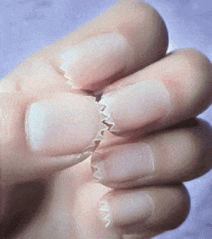 图片[3]-搞笑段子GIF：女朋友刚剪的指甲，看到后害怕了-魔性次元