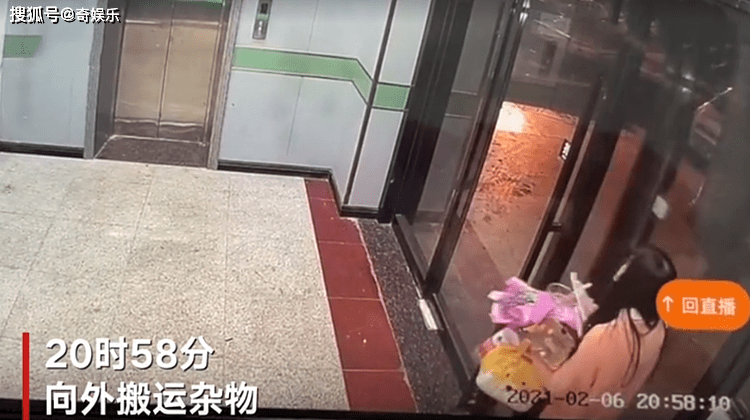 女孩跳车身亡,家属寻找致命6分钟真相,小区监控拍到她搬家过程_莎莎