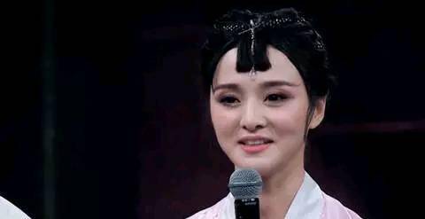 原创骆文博三次登上春晚为王琪伴舞才走红撞脸杨幂