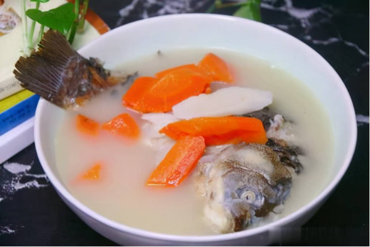 山藥胡蘿蔔鯽魚湯