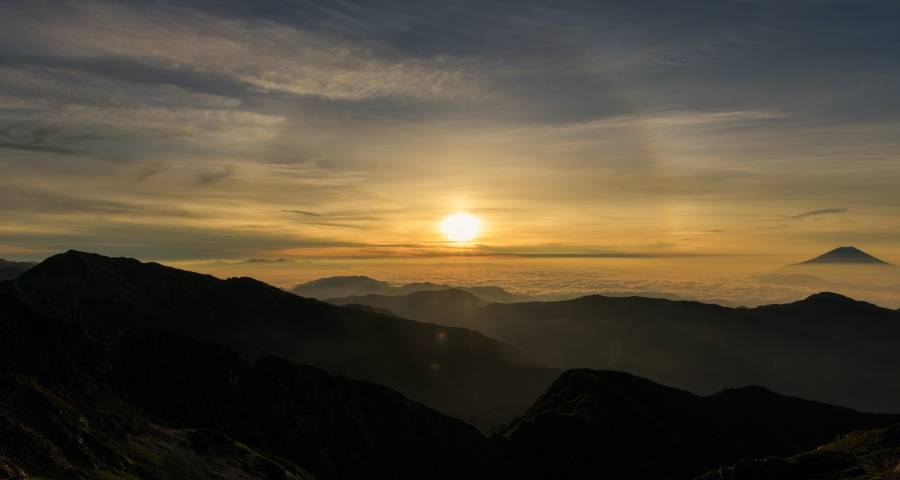 最近家电故事多：苏宁国美东奔西跑，美的格力TCL进化蜕变-家电圈官网