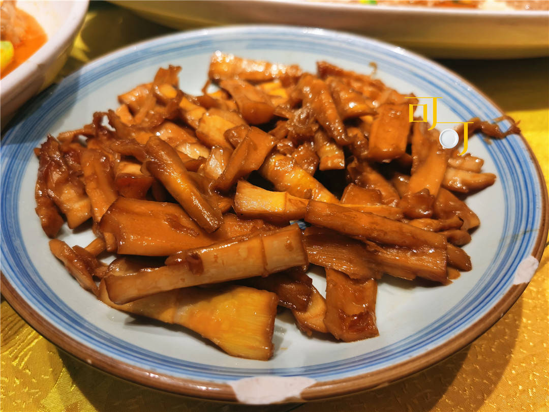 元宵节前家庭聚餐,吃一顿地道宁波菜海鲜为主,9个人1300元