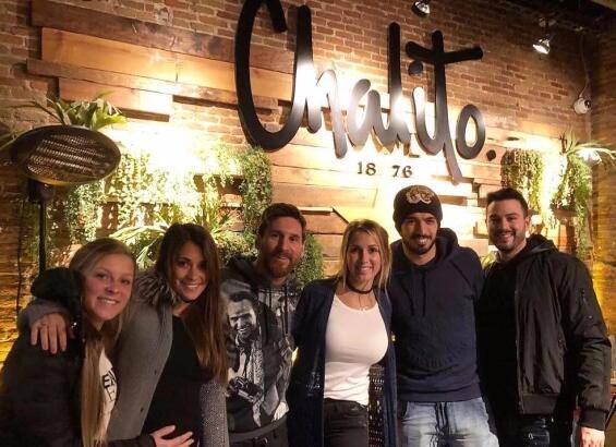 梅西苏神关系铁啊 梅西新开酒吧就挨着苏神饭馆_苏亚雷斯