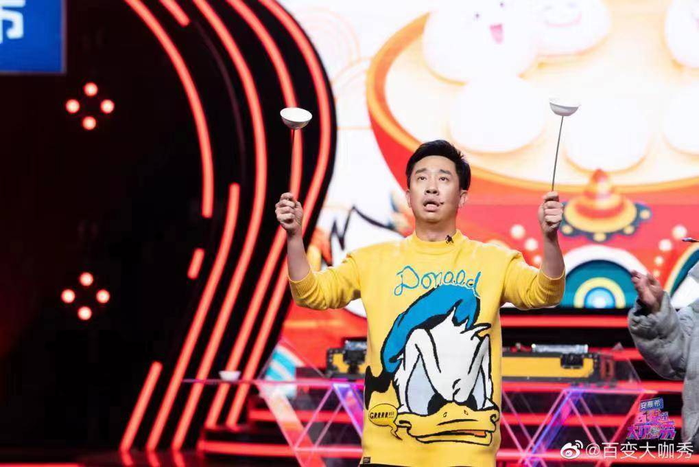 大张伟白凯南"大白组合"转练杂技?