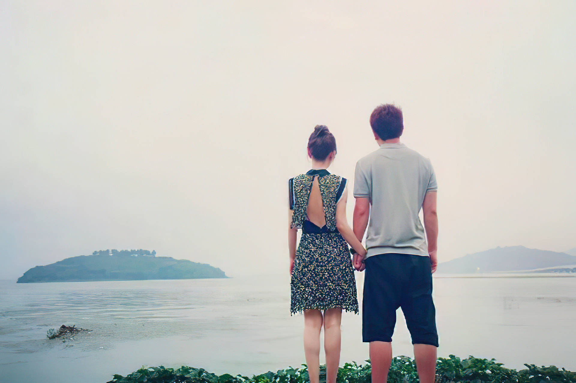 看到老夫妻手牵手感慨老夫妻手牵手感人句子 自媒体热点