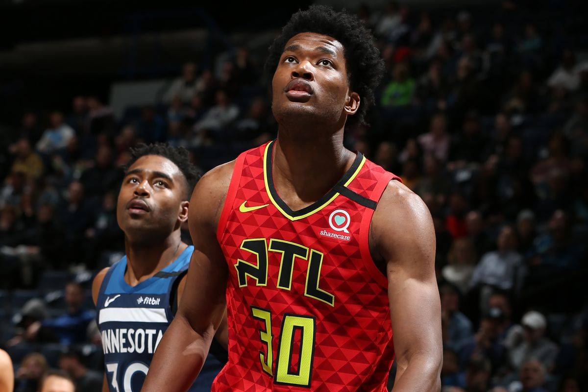 四连败的湖人终于行动了,10天短合同签下中锋达米安·琼斯