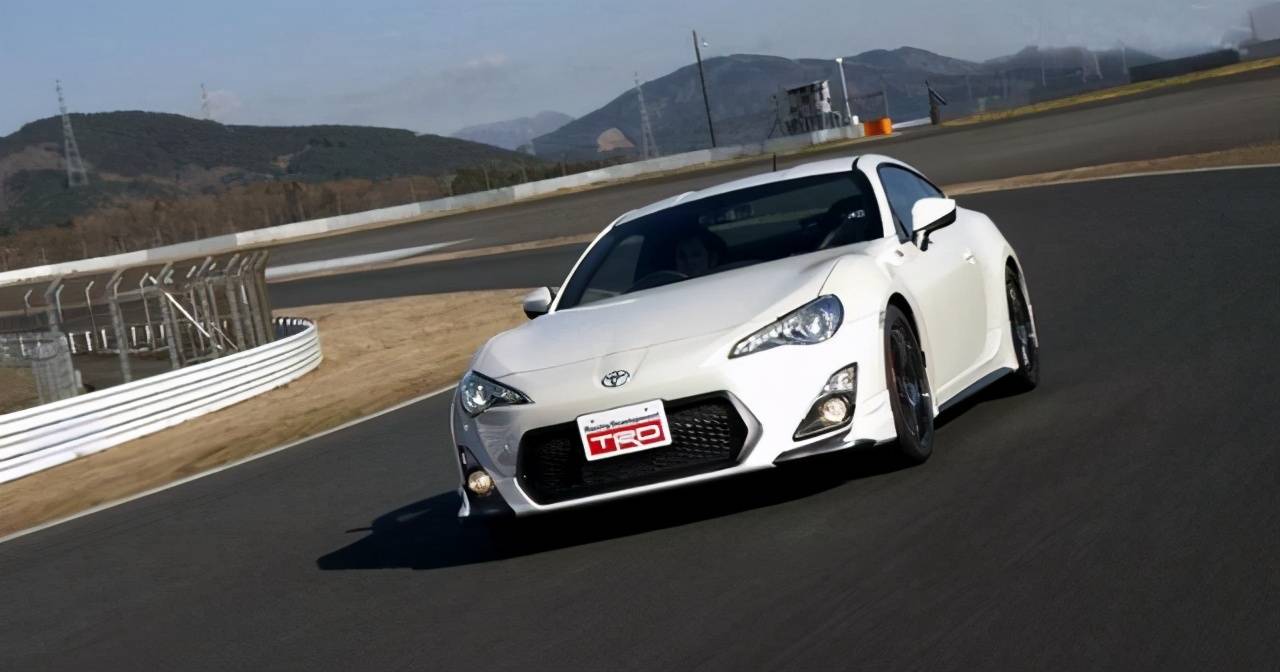 丰田ae86秋名山的最速传说