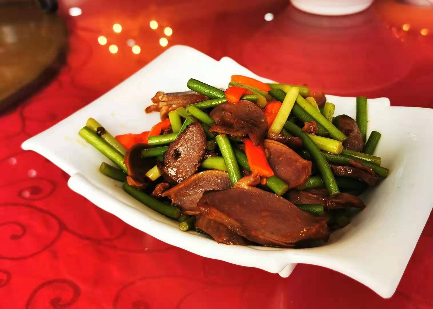 二:酒席一旦开席,接下来便会陆陆续续上各种热菜.