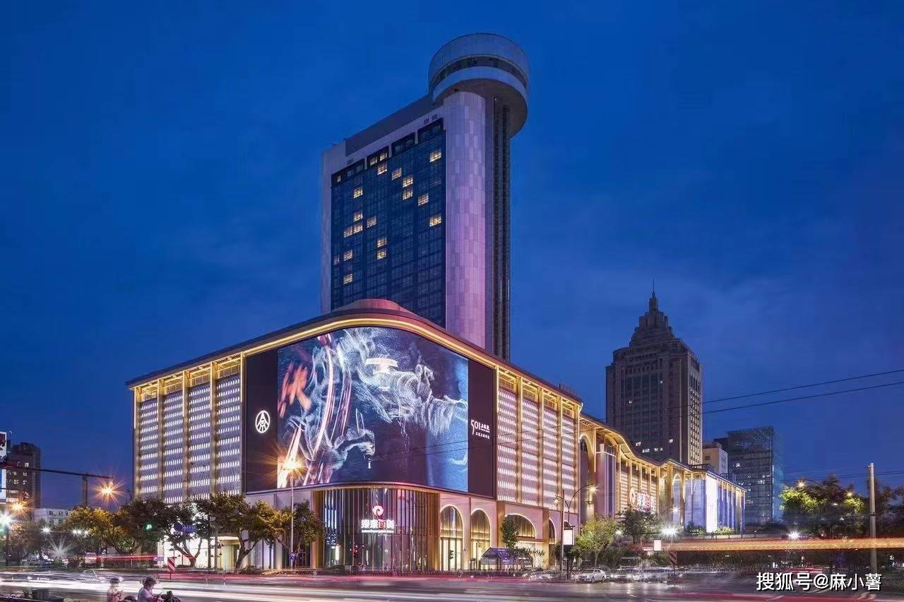 杭州市中心网红潮玩酒店，高端日料、古法SPA、旋转酒吧一应俱全