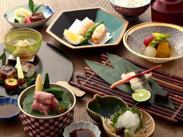如何优雅地吃一顿日本传统高级料理？