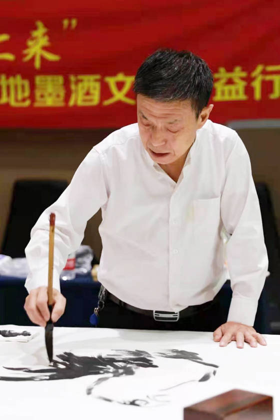 杨华耀国家一级美术师