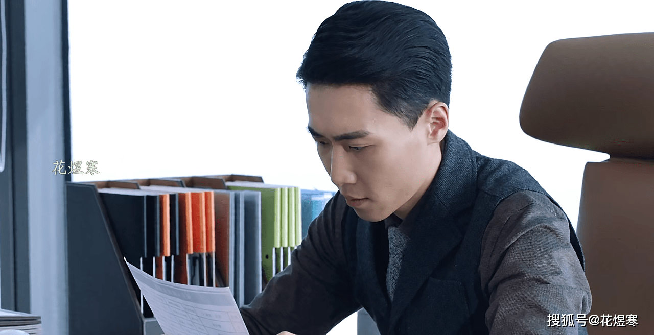 杨幂《暴风眼》"沉睡者"并非一个人,周恋也是个悲剧的人物_贾长安