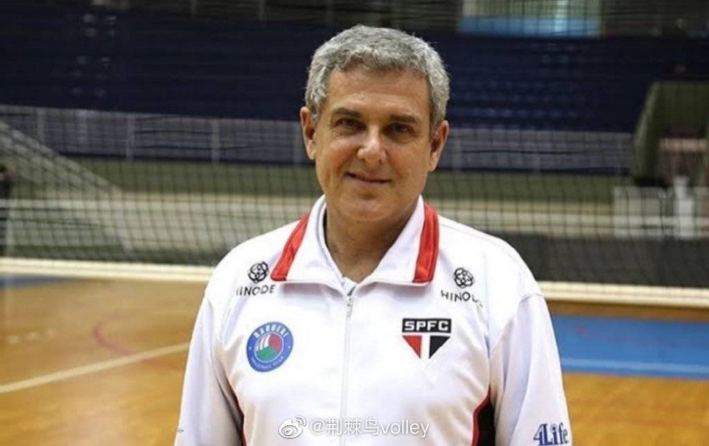 北京时间3月2日,据巴西媒体报道,巴西女排主教练吉马良斯近日自掏腰包