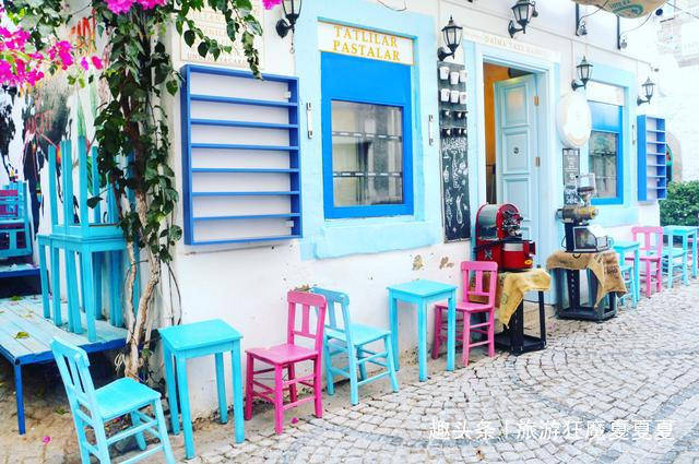 地中海风情的蓝白小镇，以风车和冲浪闻名，被誉为土耳其版圣托里