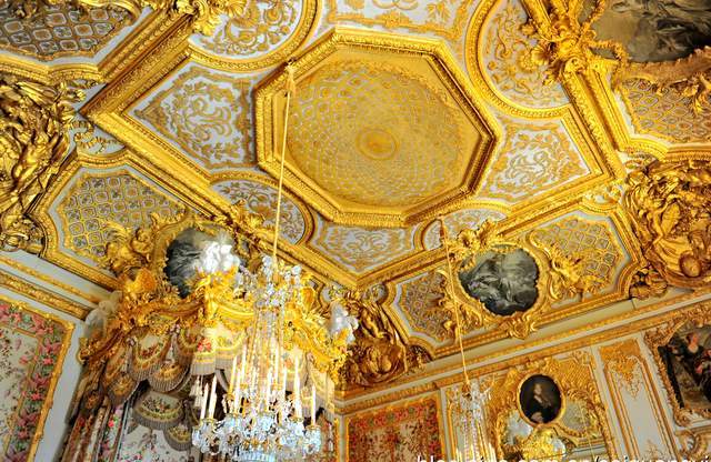 法国王室后宫女眷们的生活是什么样？走进凡尔赛宫的王后套房